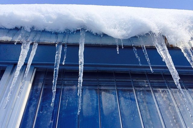 Получить компенсацию при падении снега с крыши в Гавриловом-Яме